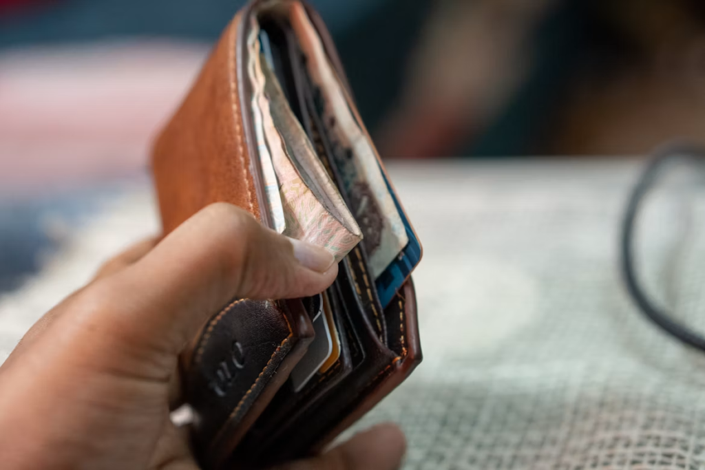 Premier salaire du fonctionnaire en Côte d'Ivoire : combien de temps d'attente et comment se calcule le rappel