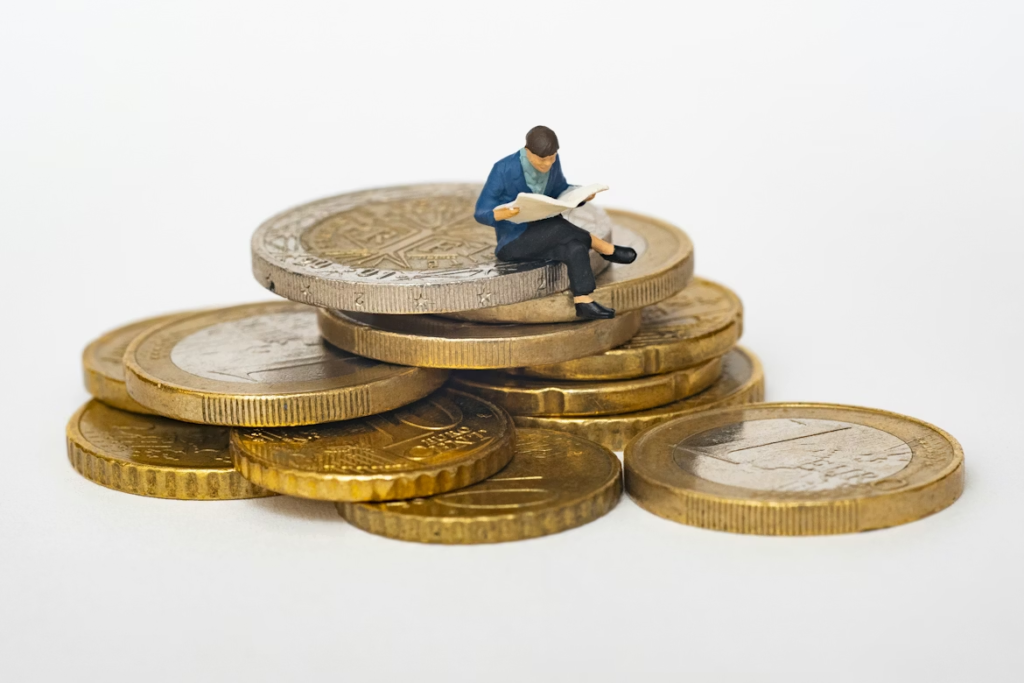 Premier salaire du fonctionnaire en Côte d'Ivoire : combien de temps d'attente et comment se calcule le rappel
